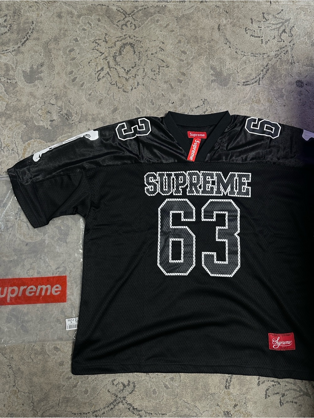 BRAND NEW SUPREME JERSEY SIZE SMALL